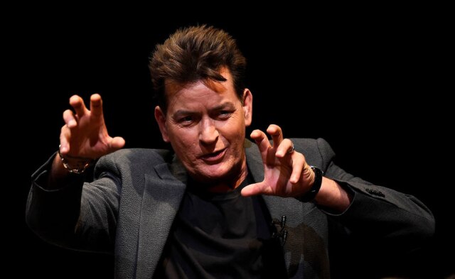 REUTERS/Dylan Martinez Ator Charlie Sheen é acusado de estupro durante gravação de filme