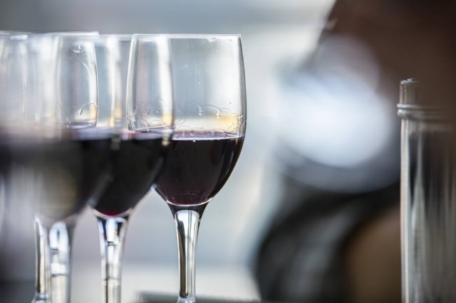 Tony Cenicola/NYT Consumidores estão comprando mais garrafas de vinho online durante isolamento