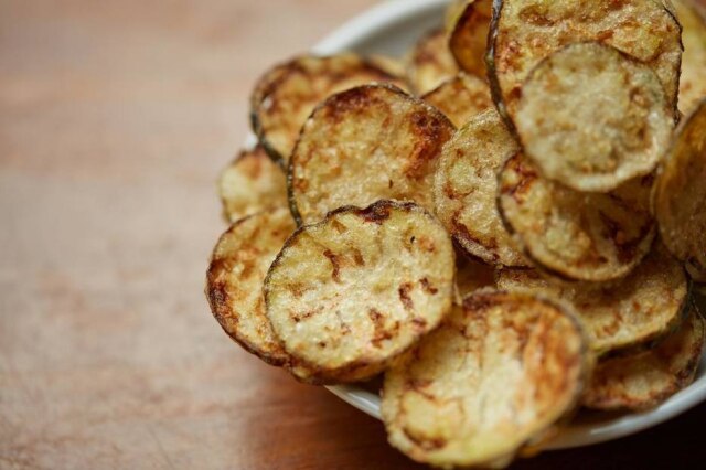Jiquitaia Jiquitaia. Chips de Jiló para beliscar no happy hour