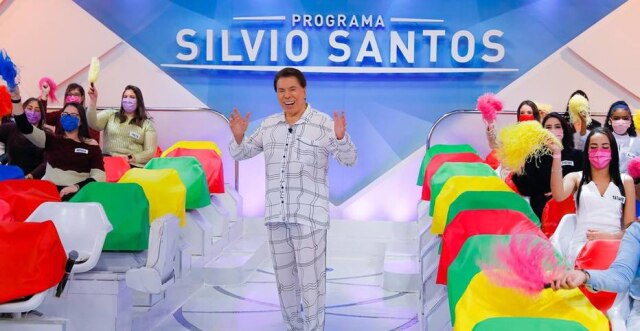 Lourival Ribeiro/SBT Silvio Santos apareceu de pijama durante o 'Programa Silvio Santos' do Dia dos Pais em 2021