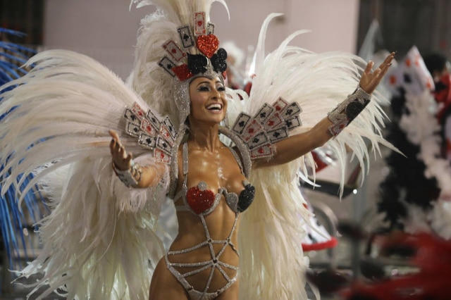 NILTON FUKUDA/ESTADÃO A apresentadora Sabrina Sato, durante desfile da Gaviões da Fiel, no carnaval de São Paulo.