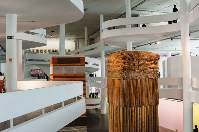 Divulgação/Leo Eloy/Fundação Bienal de São Paulo Vão central do Pavilhão com obra de Lais Myrrha durante a abertura para convidados da 32a Bienal de São Paulo.
