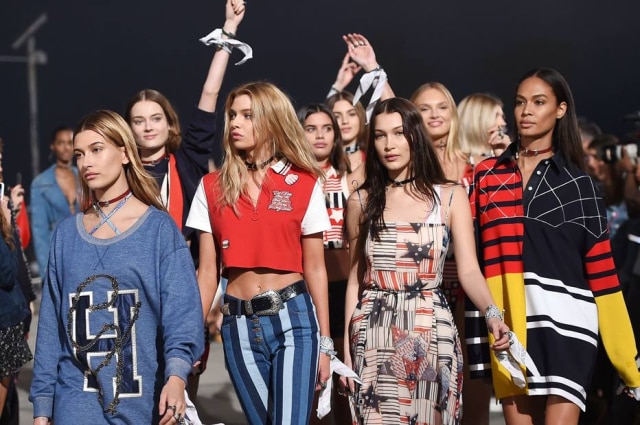 AFP PHOTO / Robyn Beck Nas passarelas, um time de supermodelos com Hailey Baldwin, Bella Hadid e Joan Smalls.