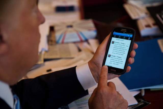 Josh Haner/The New York Times Programa americano irá fazer uma biblioteca de verdade contendo os tuítes de Donald Trump, presidente dos Estados Unidos.