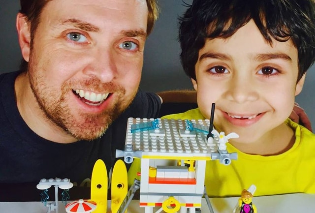 Facebook/ Lego Surf Rescue Daniel MacRae tem melanome no quarto estágio
