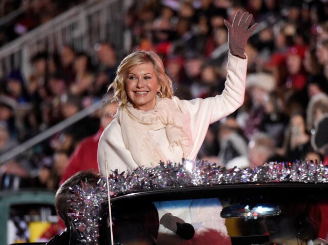 REUTERS/Phil McCarten Olivia Newton-John durante a parada de Natal em Los Angeles, em 2016