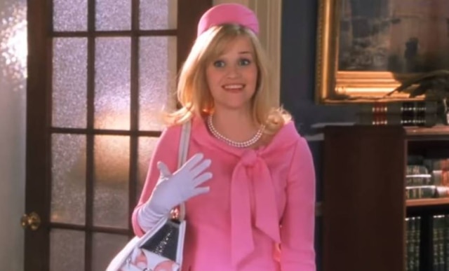 Reprodução de 'Legalmente Loira' (2001)/MGM Reese Witherspoon como Elle Woods em 'Legalmente Loira'