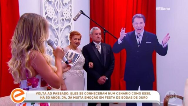 Reprodução de 'Eliana' (2018) / SBT Casal encontrando Silvio Santos de papelão no programa de Eliana.