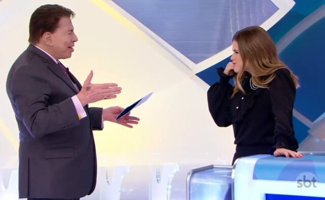 Reprodução de 'Programa Silvio Santos' (2019) | YouTube / @Programa Silvio Santos Silvio Santos e Maisa Silva