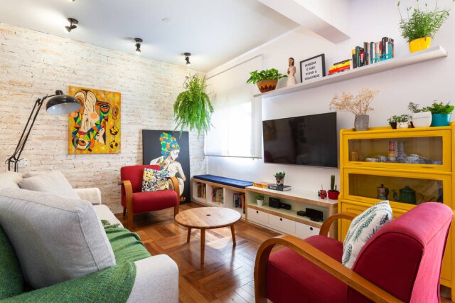 Renan Soares Colorido e alegre, apartamento na Vila Madalena, com projeto da Oliva Arquitetura, é a cara do verão