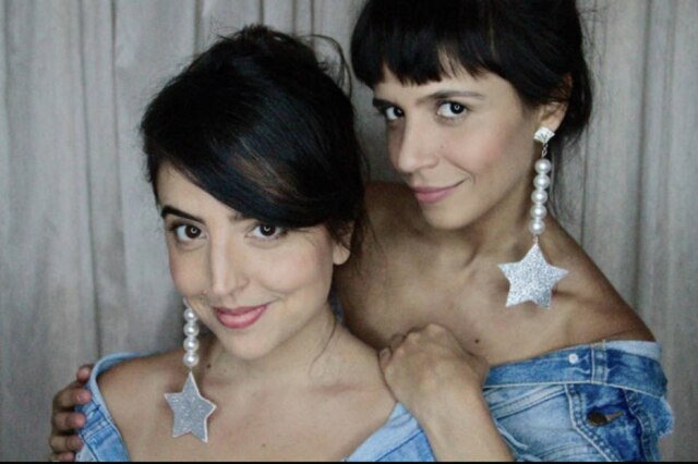 Arquivo pessoal As atrizes Livia La Gatto e Renata Maciel fazem apresentação em homenagem ao mês das mulheres.