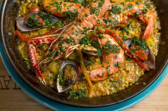 Amanda Perobelli/Estadão Pesquisadores da Universidade Católica de Valência chegaram à conclusão que a versão original da paella é feita com frango e coelho