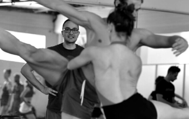 Divulgação Bailarinos ensaiam