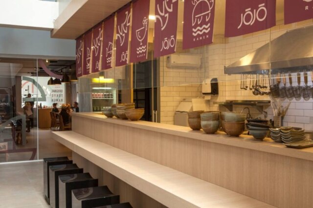 Codo Meletti No JoJo Ramen, não há estímulo à boemia. A atenção é voltada para o lámen