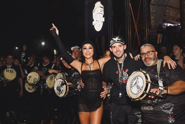 Paulo Troya Sabrina Sato foi rainha de bateria da Gaviões da Fiel em 2019.