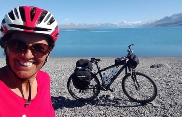 Instagram / @pedalareviajar Vera Marques, de 61 anos, em um circuito de bicicleta da Nova Zelândia, chamado Alps 2 Ocean New Zealand Cycle Trail. Rota liga os Alpes ao oceano Pacífico.