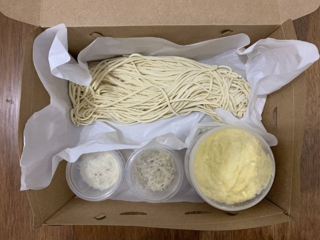 Danielle Nagase/Estadão Kit do Più para fazer picci artesanal alla carbonara em casa.