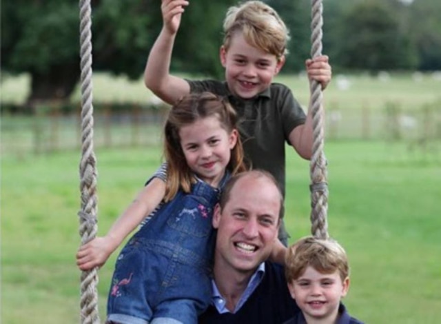 Instagram / @kensingtonroyal A princesa Charlotte e os príncipes George, William e Louis