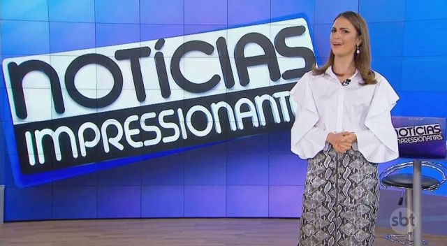 Reprodução de 'Notícias Impressionantes' (2020) / SBT Chris Flores apresenta o 'Notícias Impressionantes' no SBT