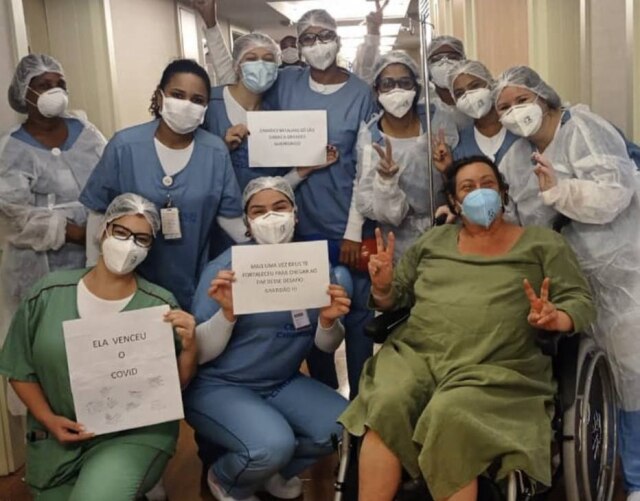 Instagram/@vanessagoulartt A atriz Barbara Bruno, filha de Nicette e Paulo Goulart, que recebeu alta do hospital após ser intubada por covid-19