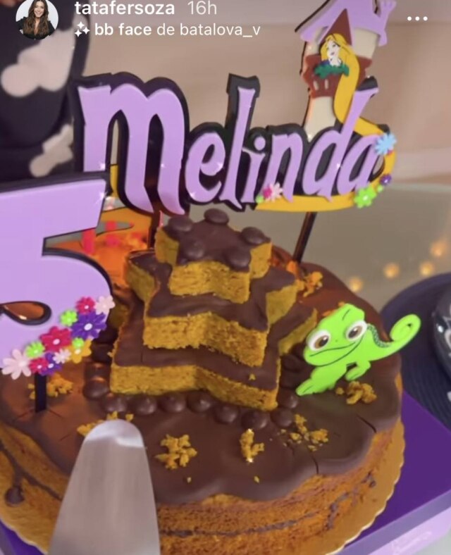 Instagram/@tatafersoza Bolo pedido por Melinda para comemorar o aniversário de 5 anos