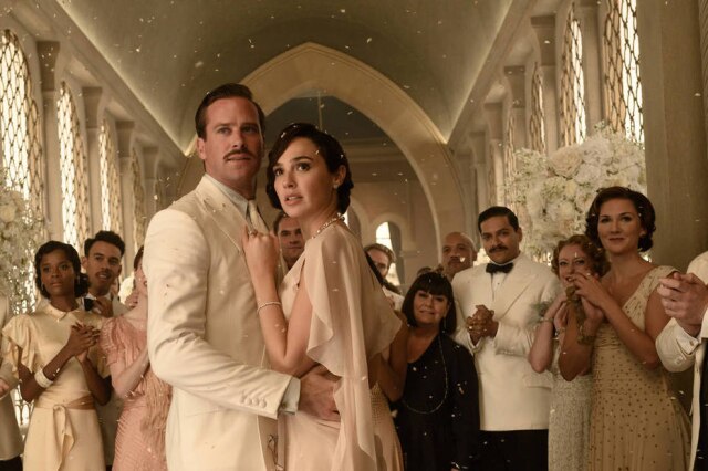 Rob Youngson/20th Century Studios Armie Hammer e Gal Gadot em cena do filme 'Morte no Nilo'.