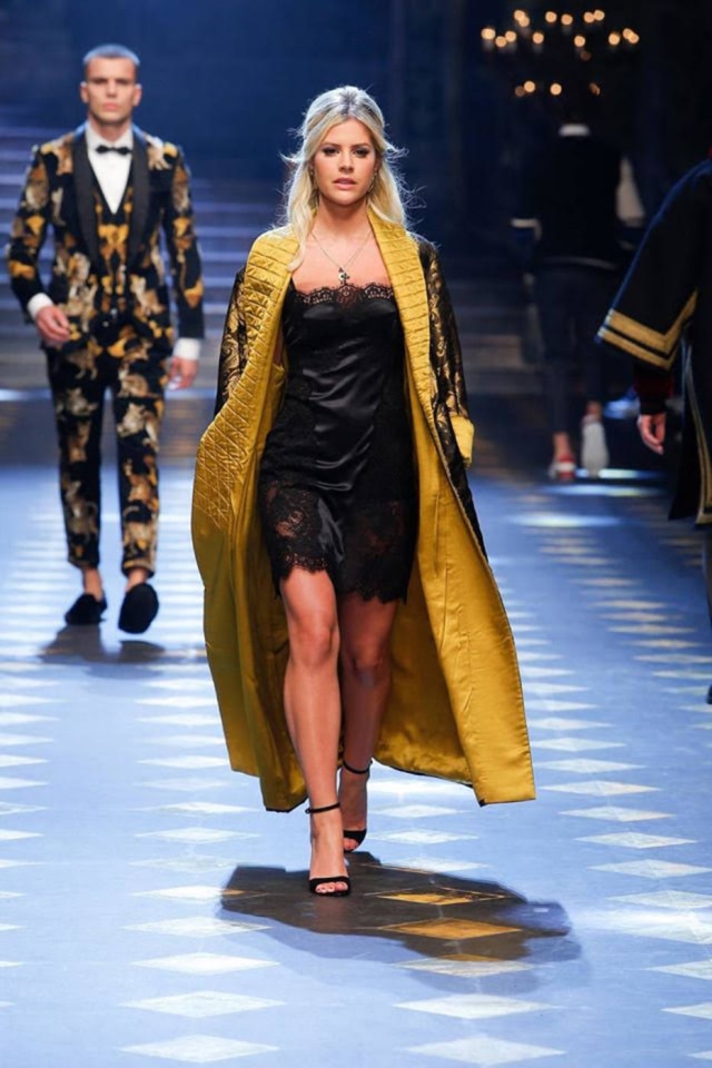 Reprodução/Facebook Lala Rudge para Dolce & Gabbana em Milão.