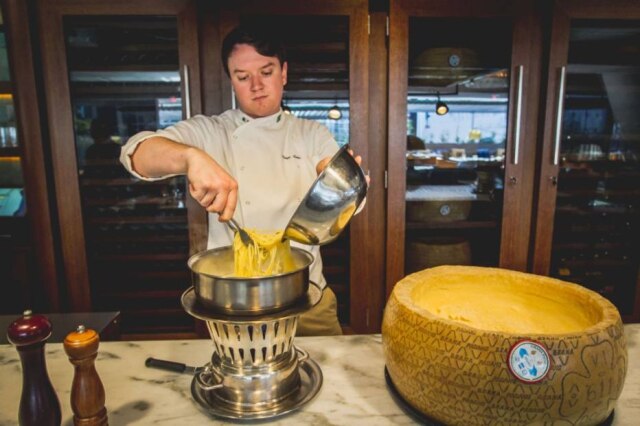 Valéria Gonçalves|Estadão Thiago assina o cardápio da nova casa da família que inclui clássicos como o linguine no grana padano