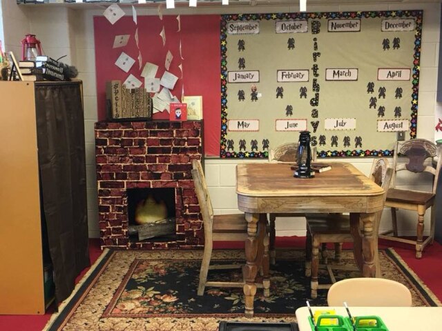 Facebook/tressa.bargella Professora da 3ª série de escola na Pensilvânia, EUA, transformou sala de aula em Hogwarts para receber seus novos alunos. Nos EUA, o ano letivo se inicia em agosto.