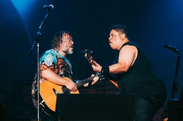 WESLEY ALLEN Júnior Groovador, baixista de Natal (RN), se apresentou com banda de Jack Black no palco principal do festival no sábado, 28