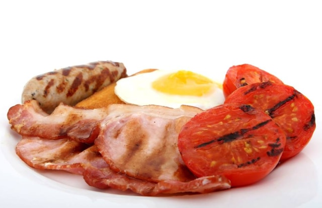 Robert-Owen-Wahl/Pixabay Ovos e carnes boniva, suína e de frango são fazem parte da dieta cetogênica.