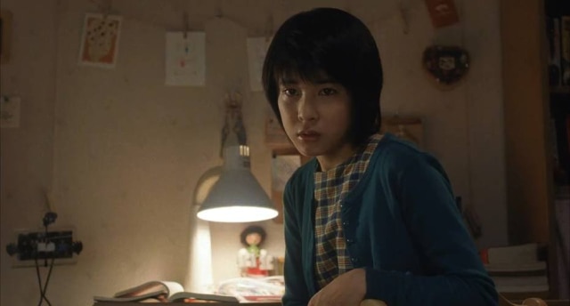Reprodução Yuko Takeuchi interpretou uma das jovens que morre após ver uma gravação amaldiçoada na versão original de 'O Chamado'