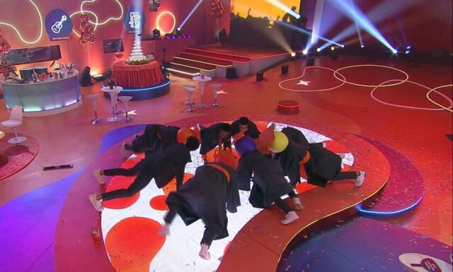 Globoplay Brothers reproduzem 'El Paso de Anitta', coreografia do hit 'Elvolver'