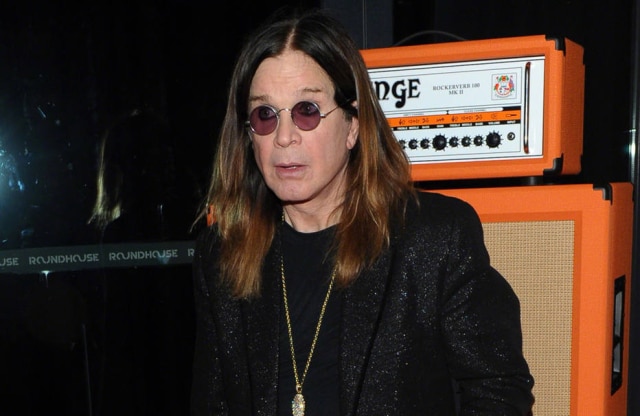Bang Showbiz Ozzy Osbourne está tentando salvar seu casamento com Sharon.