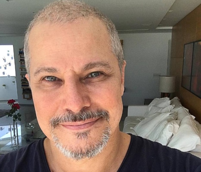 Reprodução/Instagram Edson Celulari celebra o fim do tratamento contra o câncer