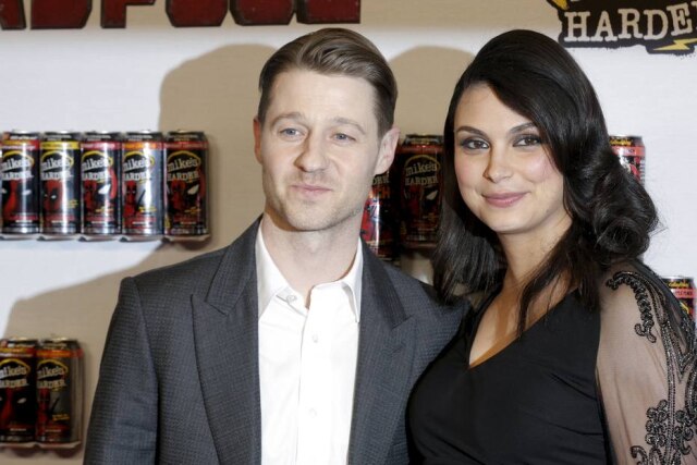 REUTERS/Brendan McDermid Ben McKenzie e Morena Baccarin na première de 'Deadpool', em Nova York