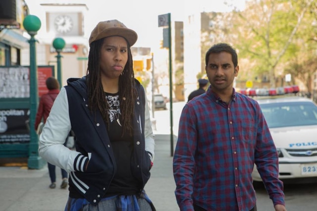 K.C. Bailey/Netflix Denise (Lena Waithe) e Dev (Aziz Ansari) em 'Master of None'.