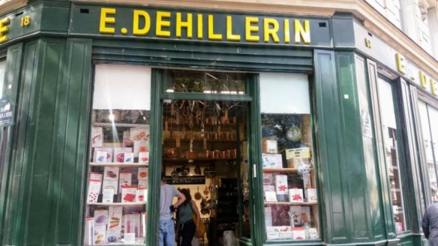 E.Dehillerin Bagunçada e divertida a E.Dehillerin é especializada em panelas e facas