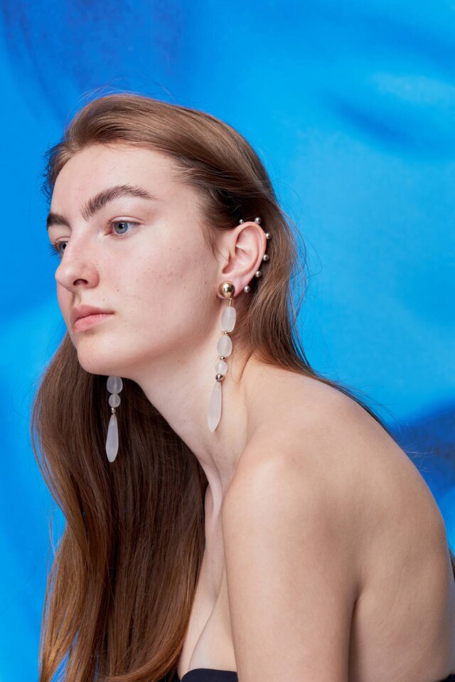 Hick Duarte/Divulgação Ear cuff e brincos da coleção que comemora os dez anos da marca Vitorino Campos