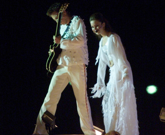 Paulo Whitaker / Reuters Sandy e Junior em show no Rock In Rio 3, em 2001.