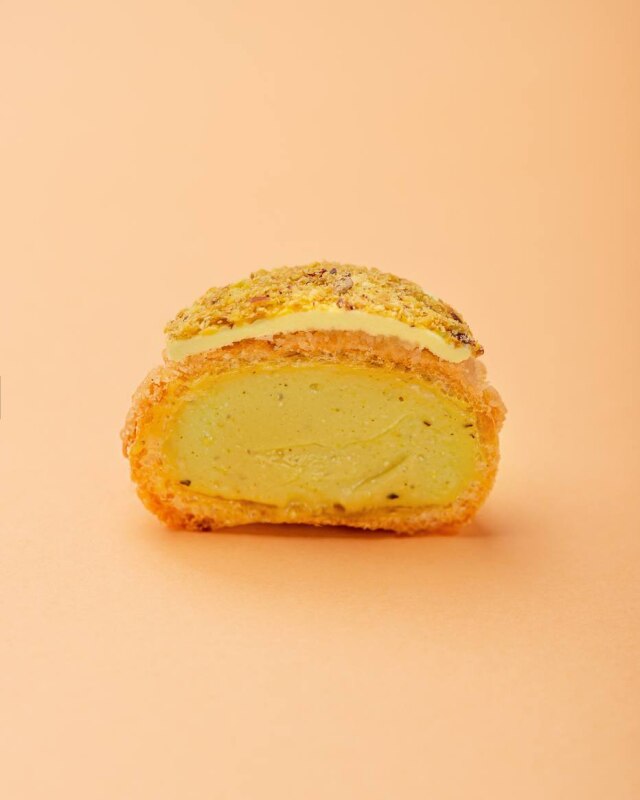 Luca Pucci Choux recheado com creme de pistache