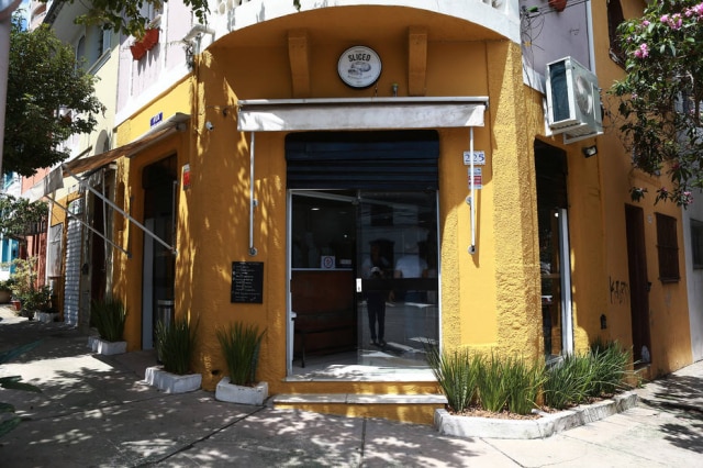 Um imóvel de esquina na Vila Clementino abriga a padaria Sliced.