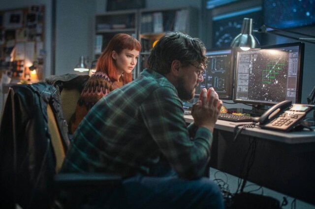 NIKO TAVERNISE/NETFLIX Leonardo DiCaprio e Jennifer Lawrence em 'Não Olhe para Cima'