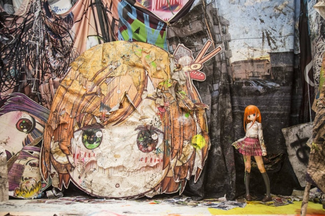 Divulgação Na mostra da Gucci que une moda e arte em um prédio no bairro de Ginza, em Tóquio, o artista conhecido como Mr. criou um ambiente caótico, no qual a desordem e a destruição englobam figuras de quadrinhos