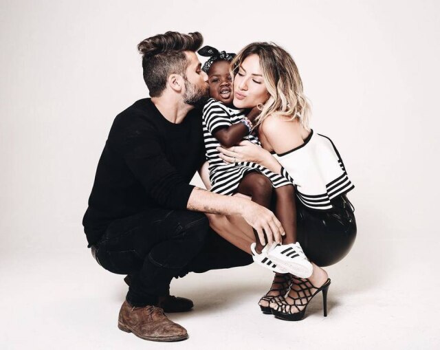 Reprodução/Instagram Os atores Bruno Gagliasso e Giovanna Ewbank com a filha Titi, de dois anos de idade