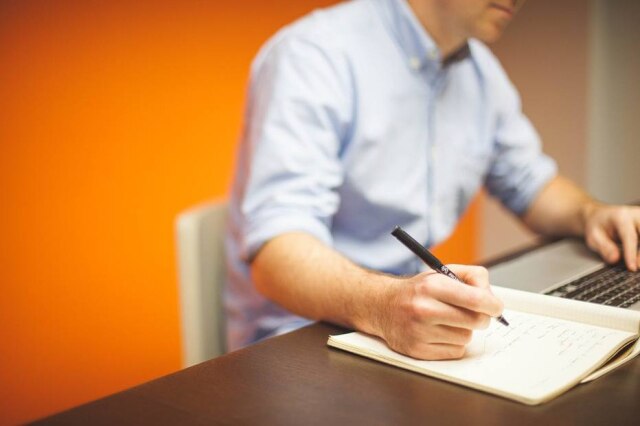 Pixabay Coach de carreira dá conselhos sobre pedido de aumento salarial.