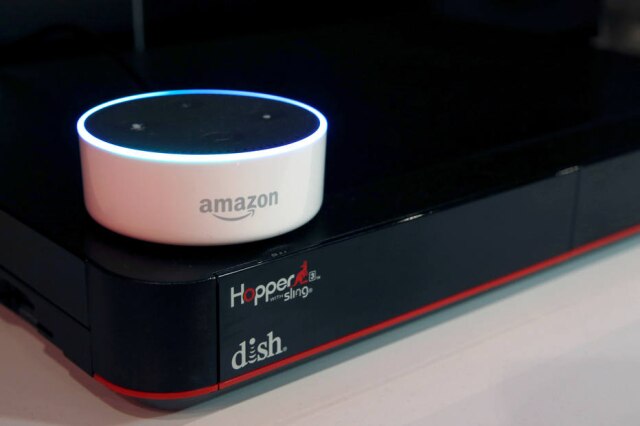 Steve Marcus/Reuters Usuários no Twitter e no Reddit comentaram que a Alexa, assistente de voz da Amazon, está rindo sozinha sem nenhum comando para fazer isso