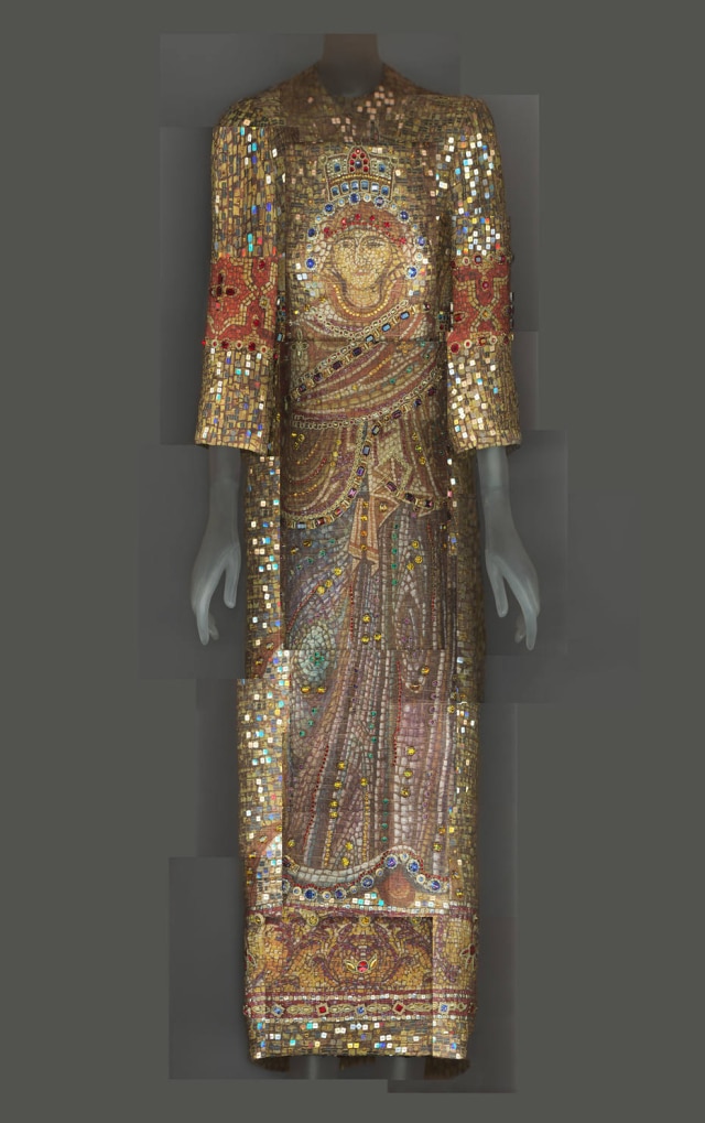 Imagem cortesia The Metropolitan Museum of Art/ Escaneamento digital Katerina Jebb Vestido de temática bizantina do outono-invermo 2013-2014 da Dolce & Gabbana
