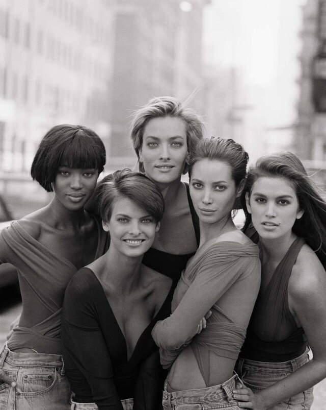 Peter Lindbergh/Divulgação Naomi Campbell, Linda Evangelista, Tatjana Patitz, Christy Turlington e Cindy Crawford, representantes de uma era de supermodels, fotografadas por Peter Lindbergh para a edição de janeiro de 1990 da 'Vogue' britânica