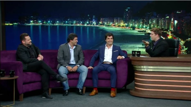 Youtube / Programa do Porchat Egon Barbosa, Robson Barros e Marcelo Faustini, da esquerda para a direita, durante entrevista com o apresentador Fábio Porchat.